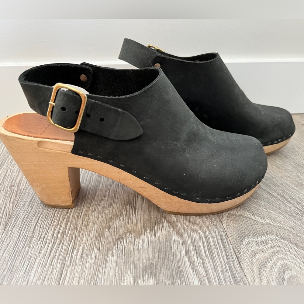 Stylish Black Leather Clogs
